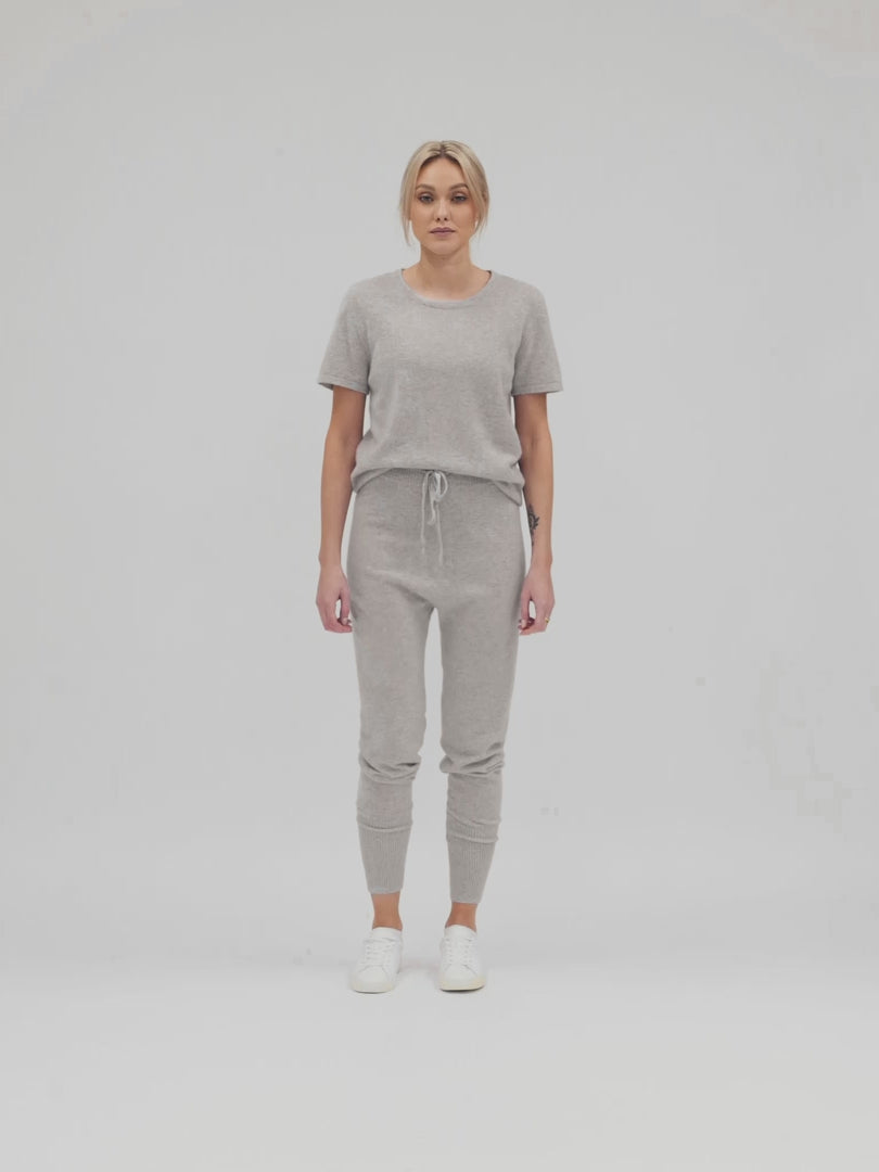 Cashmere pants "Chill Pants" in 100% pure cashmere. color: light grey. Scandinavian design by Kashmina.