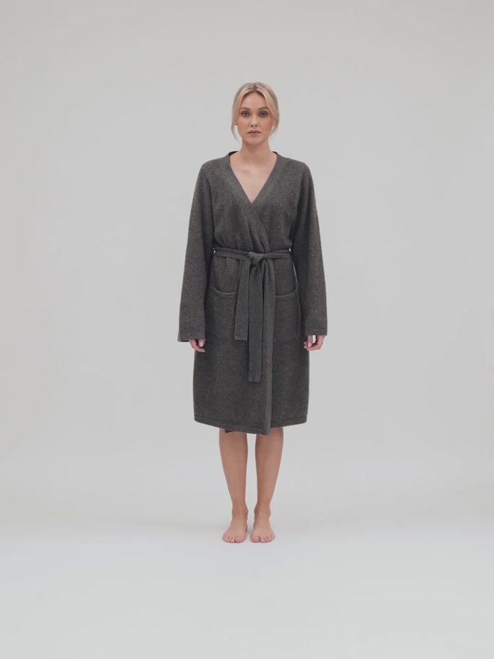 Cashmere robe Lux in 100% cashmere by Kashmina, dark grey