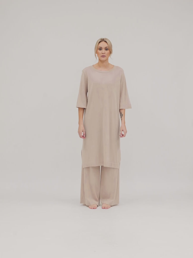 Air Tunic in 100% pure cashmere. Scandinavian design by Kashmina. Color: feather