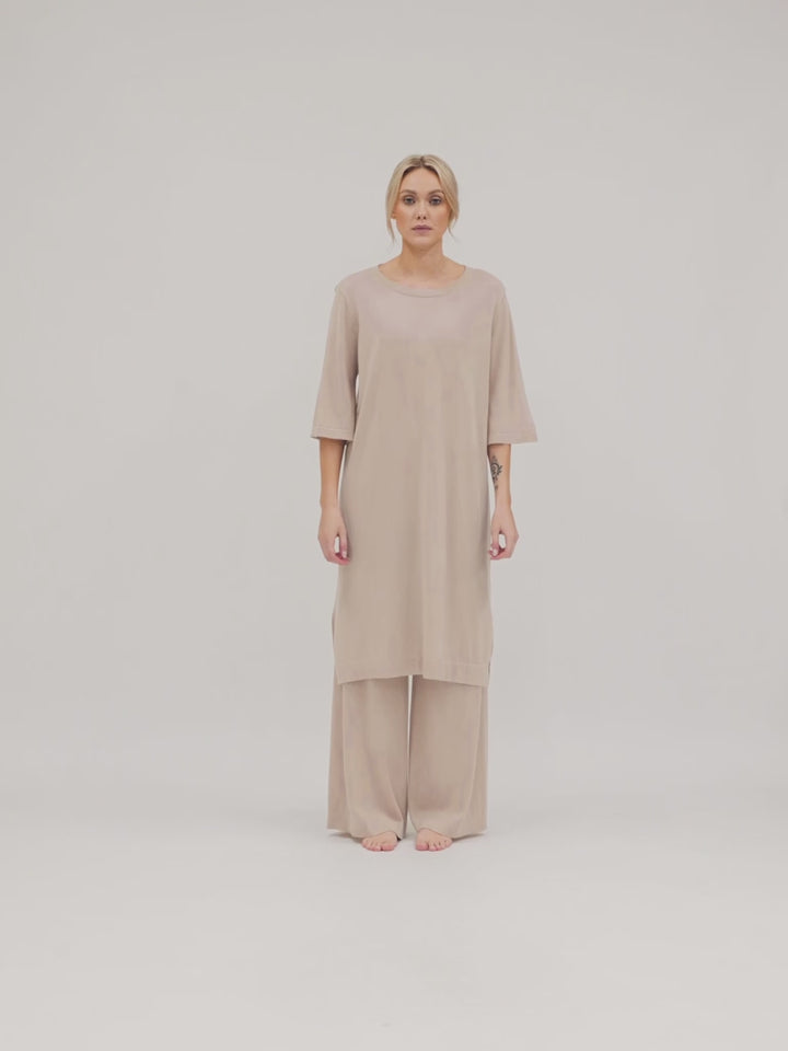 Air Tunic in 100% pure cashmere. Scandinavian design by Kashmina. Color: feather