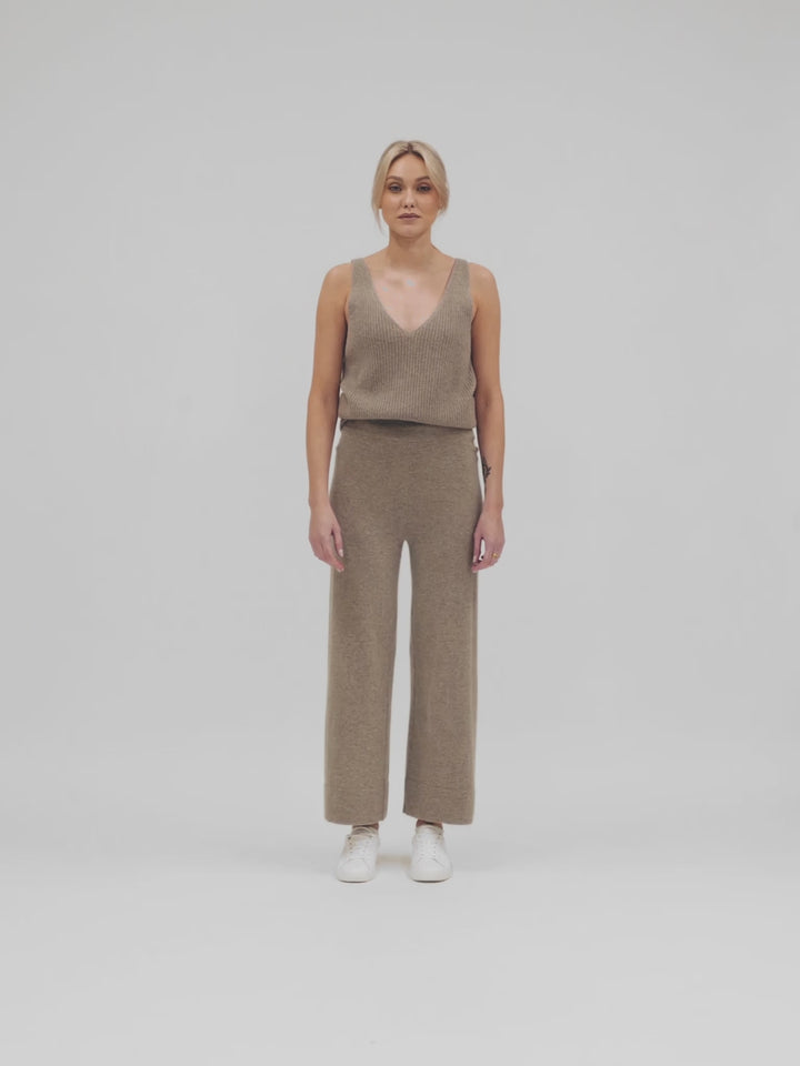 Cashmere pants "Engla" in 100% pure cashmere. Color: Toast. Scandinavian design by Kashmina.