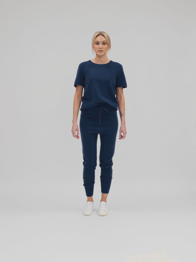cashmere pants "Chill pants" in 100% pure cashmere. Scandinavian design by Kashmina. Color: mountain blue