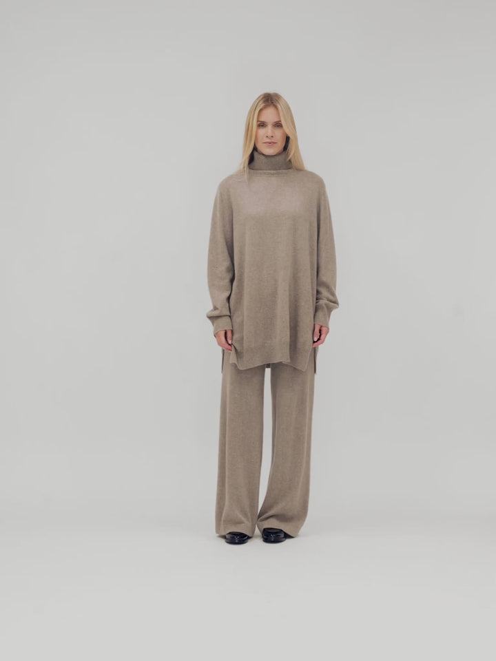 Cashmere pants "Dagny" in 100% pure cashmere. Scandinavian design by Kashmina. Color: Toast.