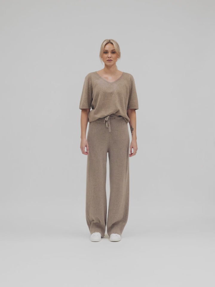 Cashmere pants "Lux Pants" in 100% pure cashmere. Color: Toast. Scandinavian design by Kashmina.