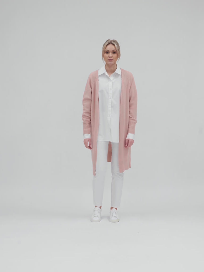 Cashmere cardigan "Linnea" in 100% pure cashmere, natural, light, long. Scandinavian design by Kashmina. Color: Rose Glow.