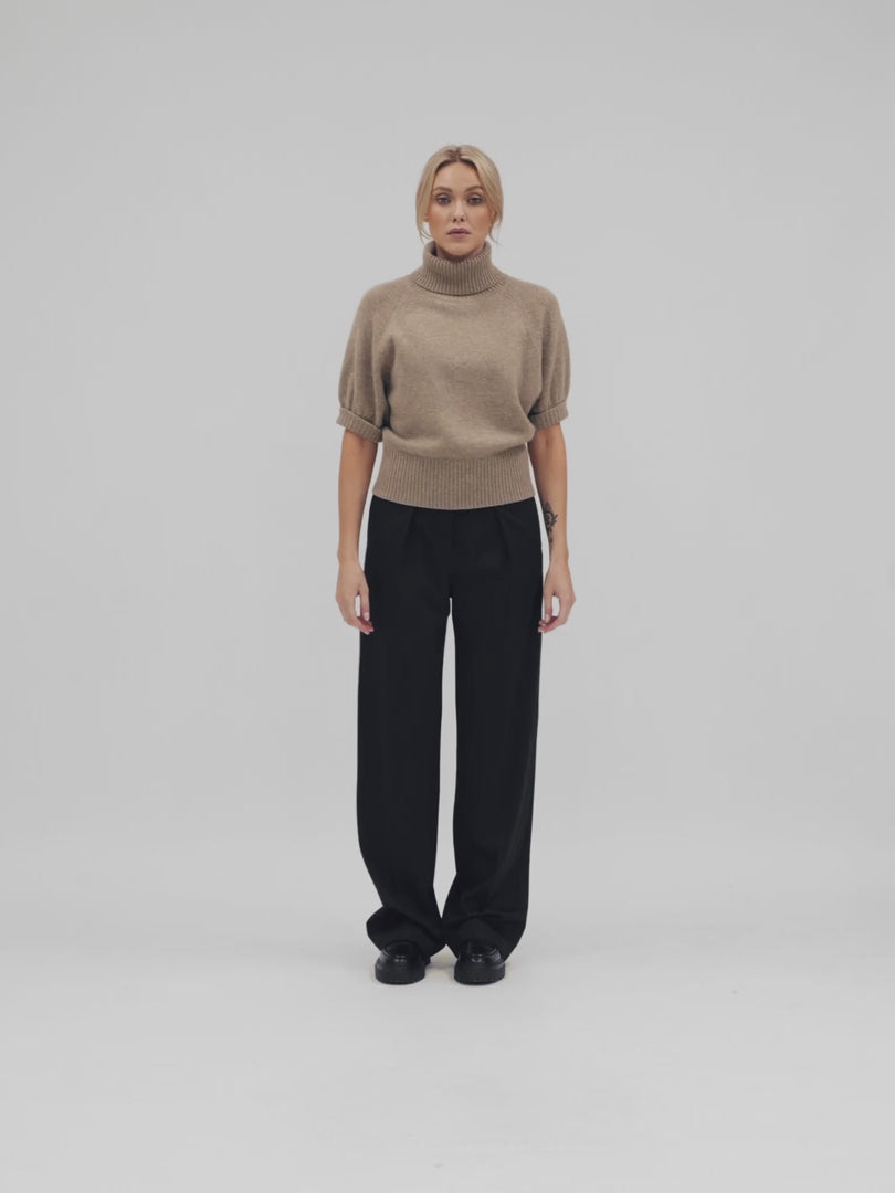 Short sleeved turtle neck cashmere sweater. Color Toast. Scandinavian design by Kashmina