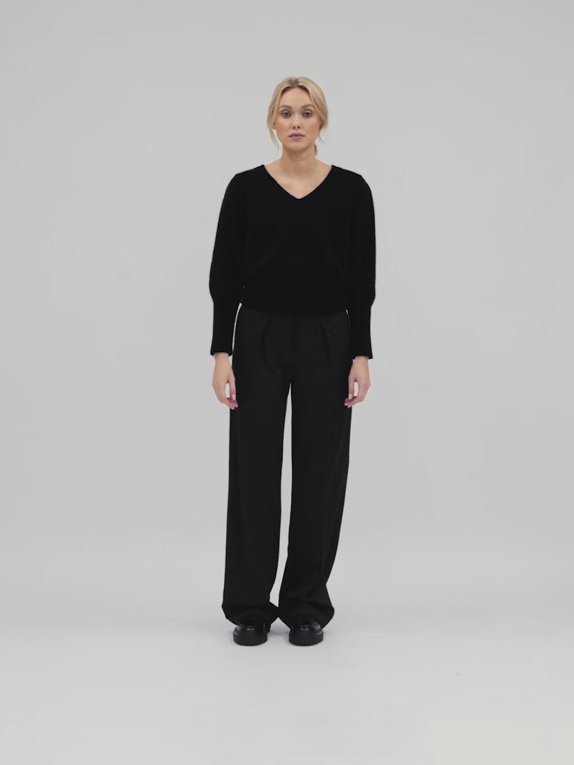 Cashmere sweater "Swan". Puff sleeve, 100% pure cashmere from Kashmina. Color: black