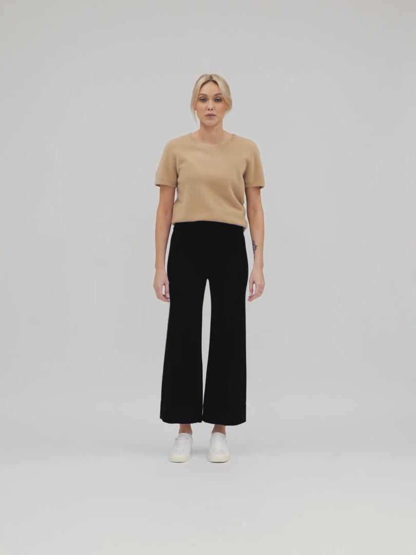 Cashmere pants "Engla" in 100% pure cashmere. Color: Black. Scandinavian design by Kashmina.