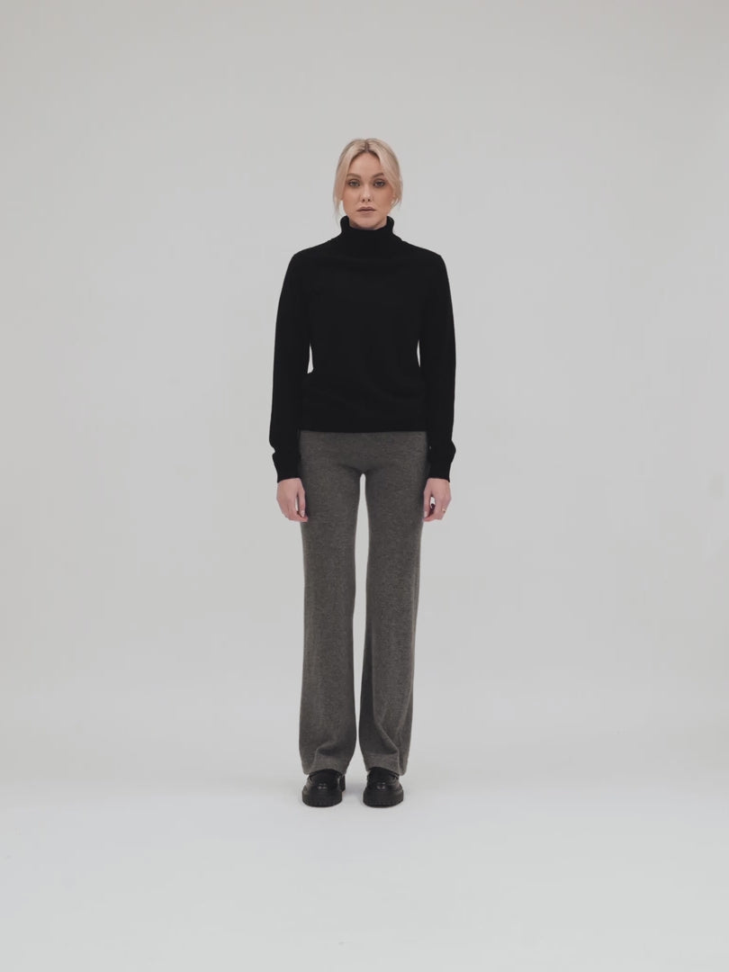 Kashmina "Classic" pants in 100% pure cashmere. Color: dark grey. Scandinavian design by Kashmina.