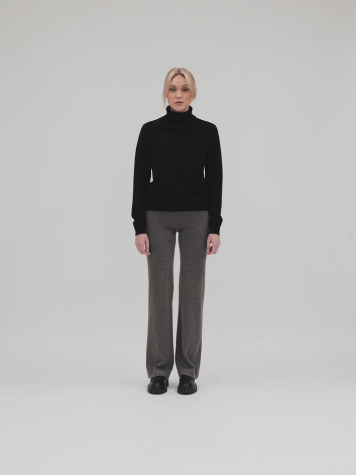 Kashmina "Classic" pants in 100% pure cashmere. Color: dark grey. Scandinavian design by Kashmina.