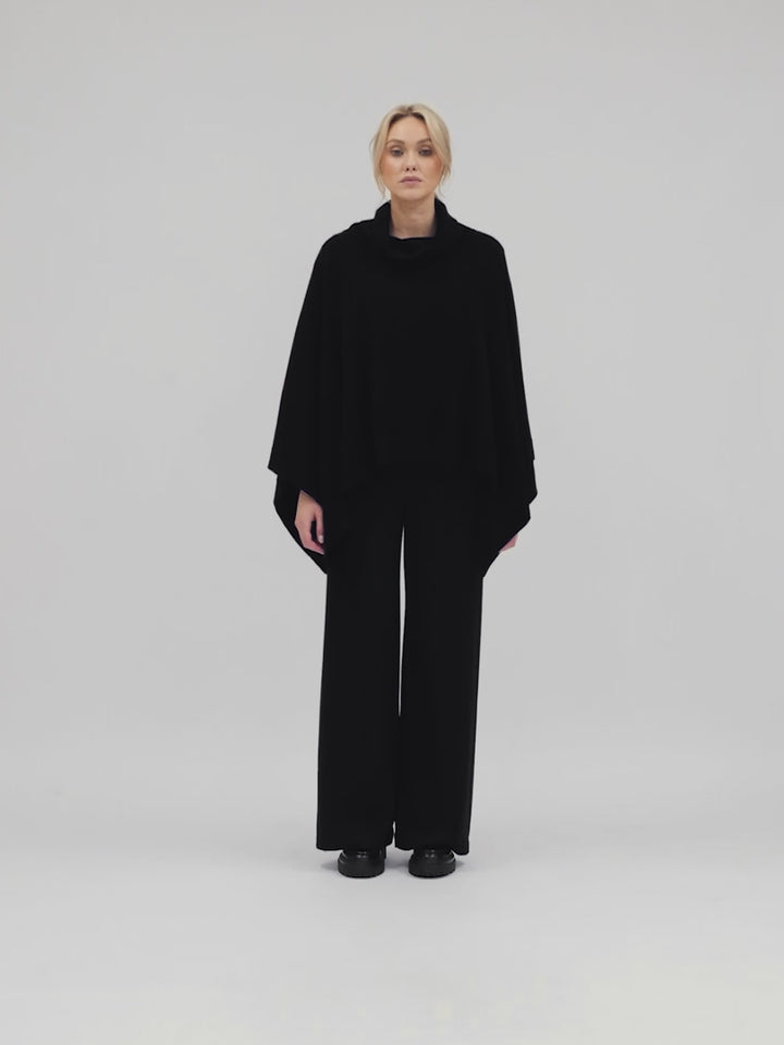 Cashmere poncho, turtle neck in 100% pure cashmere. Color: black. Scandinavian design by Kashmina.