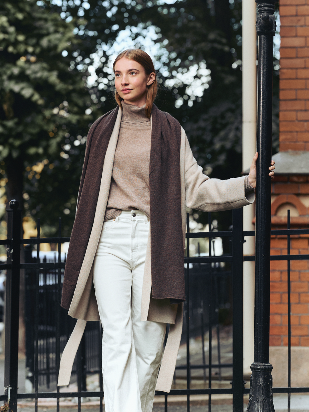 Cashmere scarf "Signature" - dark brown