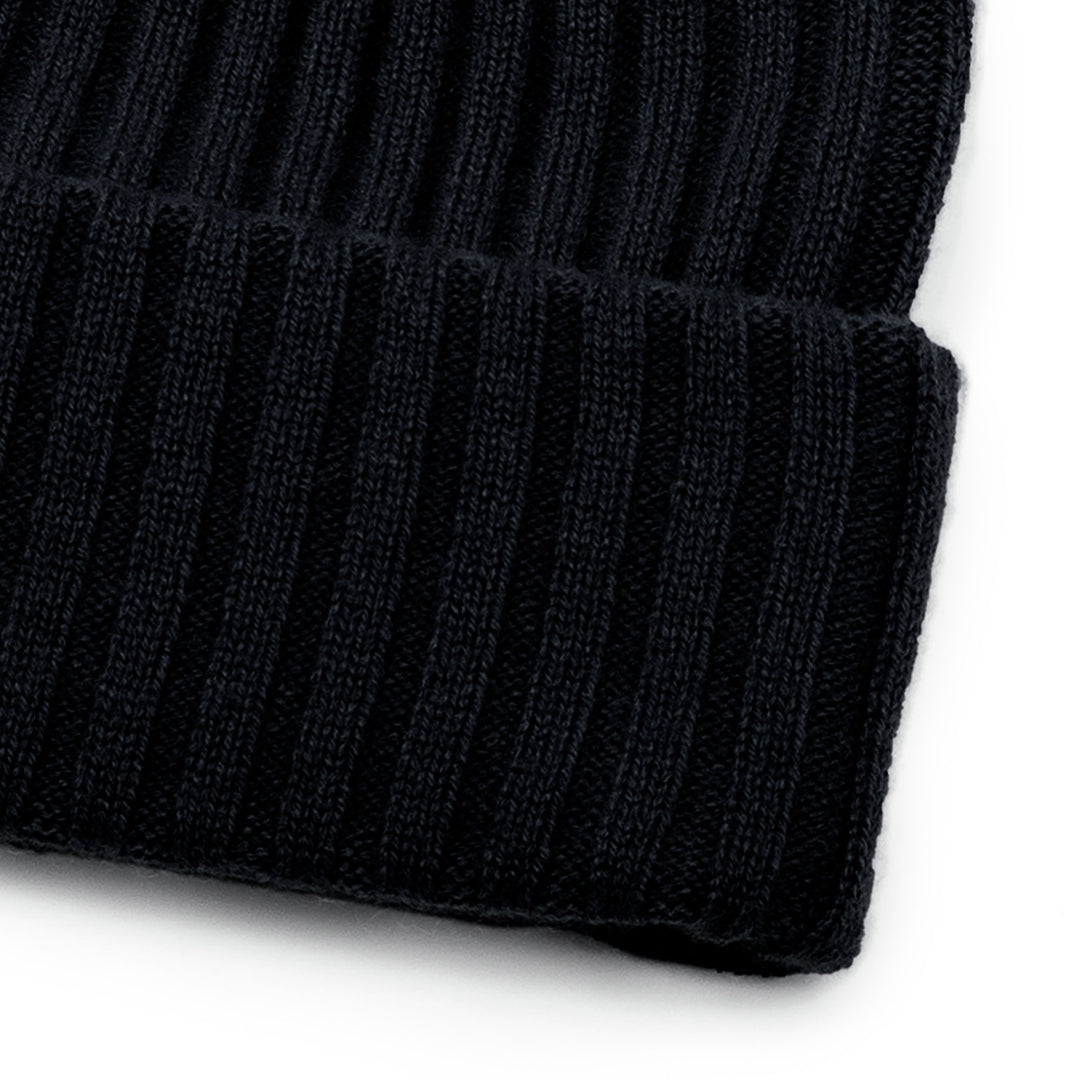 Cashmere beanie "Oda" in 100% pure cashmere. Scandinavian design by Kashmina. Color: Black.