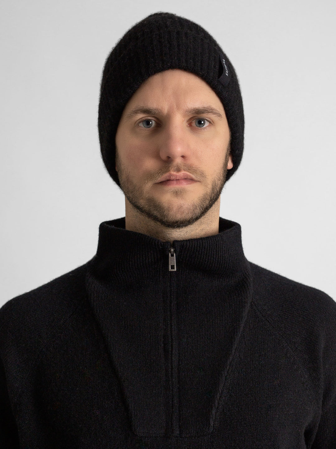 cashmere cap for men in 100% pure cashmere. Color: black