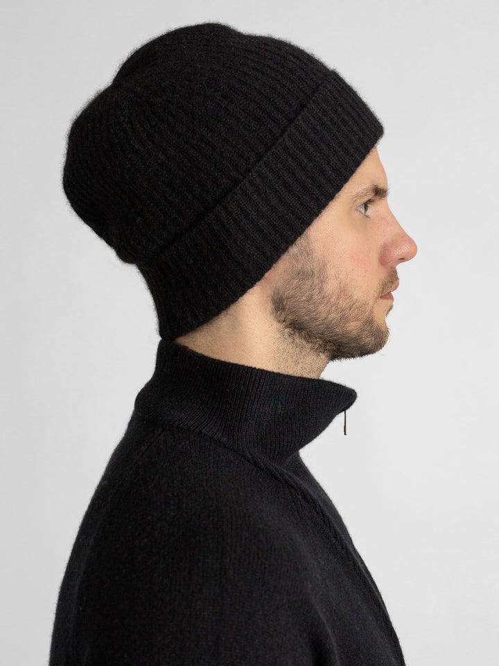 cashmere cap for men in 100% pure cashmere. Color: black