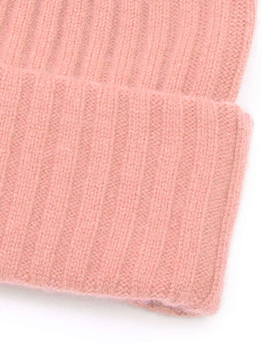 Cashmere beanie "Oda". Color: Peachy Pink. 100% cashmere. Scandinavian design by Kashmina.