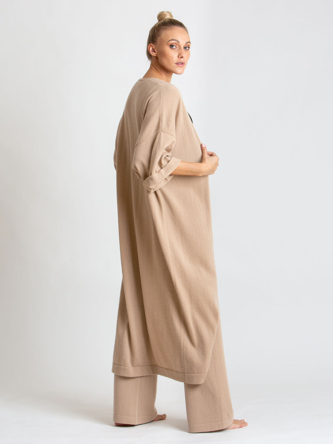 cashmere cardigan from Kashmina, 100% pure cashmere, Norwegian design, kaftan, long cardigan, sand