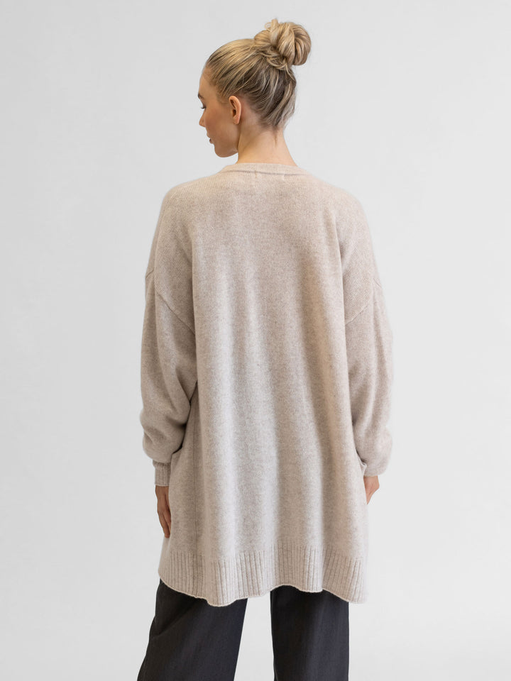 Cashmere cardigan "Lounge" beige, in 100% cashmere. Scandinavian design by Kashmina