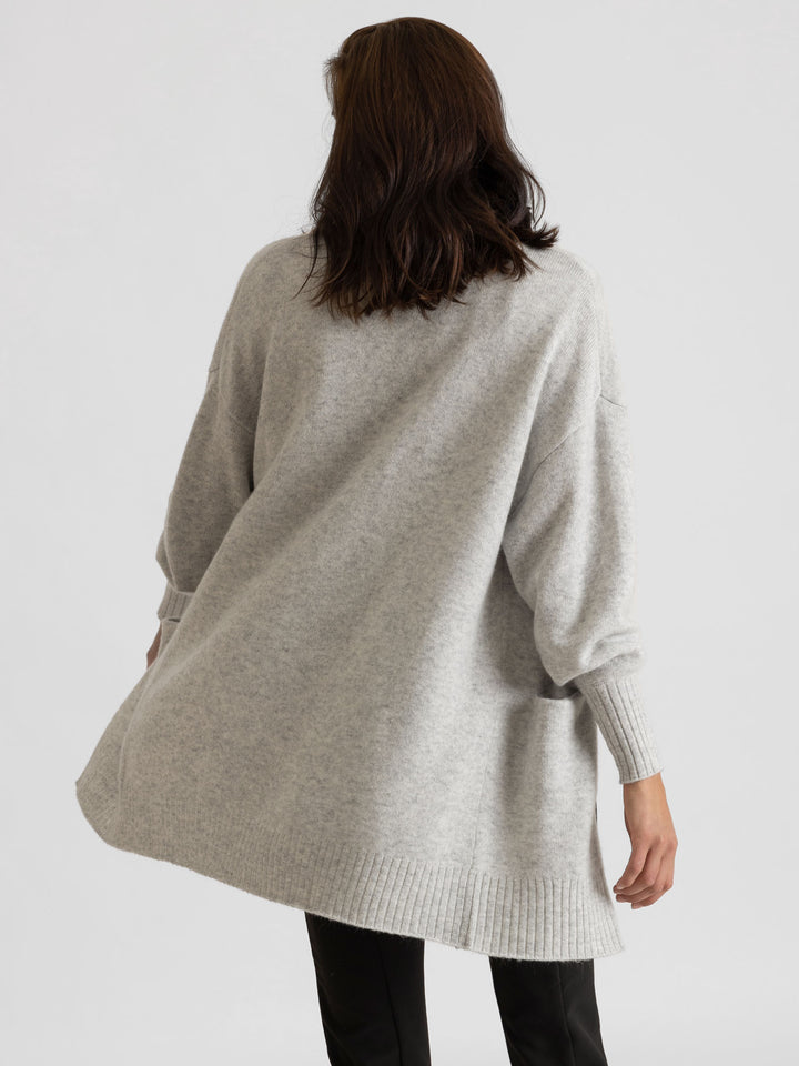 Cashmere cardigan in 100% cashmere by Kashmina, long cardigan, light grey, with pockets