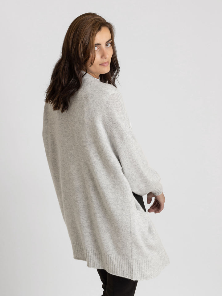 Cashmere cardigan in 100% cashmere by Kashmina, long cardigan, light grey, with pockets