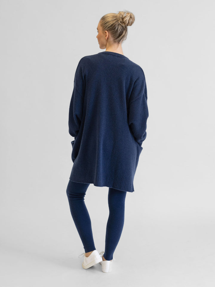 Cashmere cardigan "Lounge" Mountain blue, in 100% cashmere. Scandinavian design by Kashmina