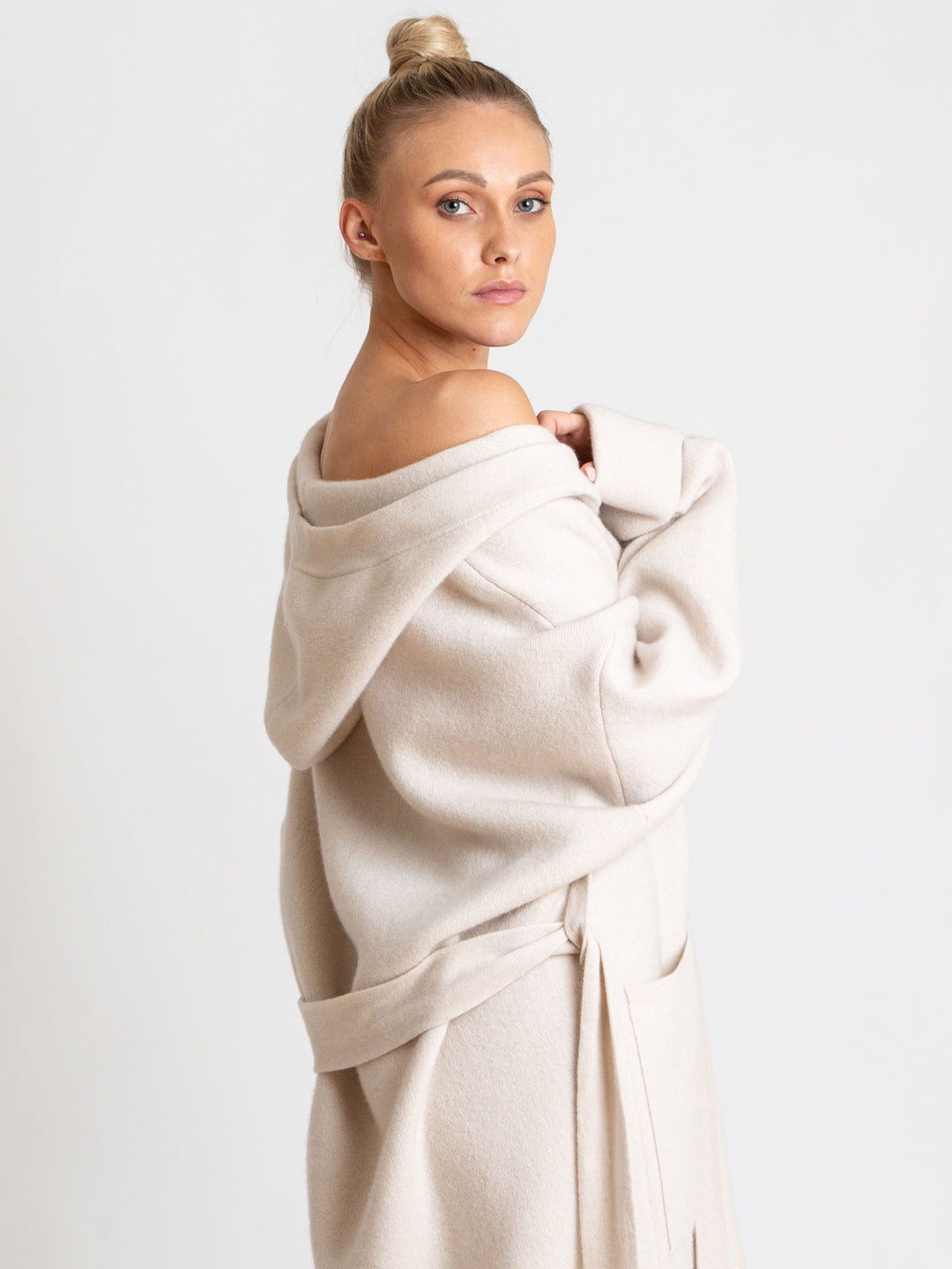 cashmere coat "Nora" with hood, from Kashmina. 100% cashmere, pearl