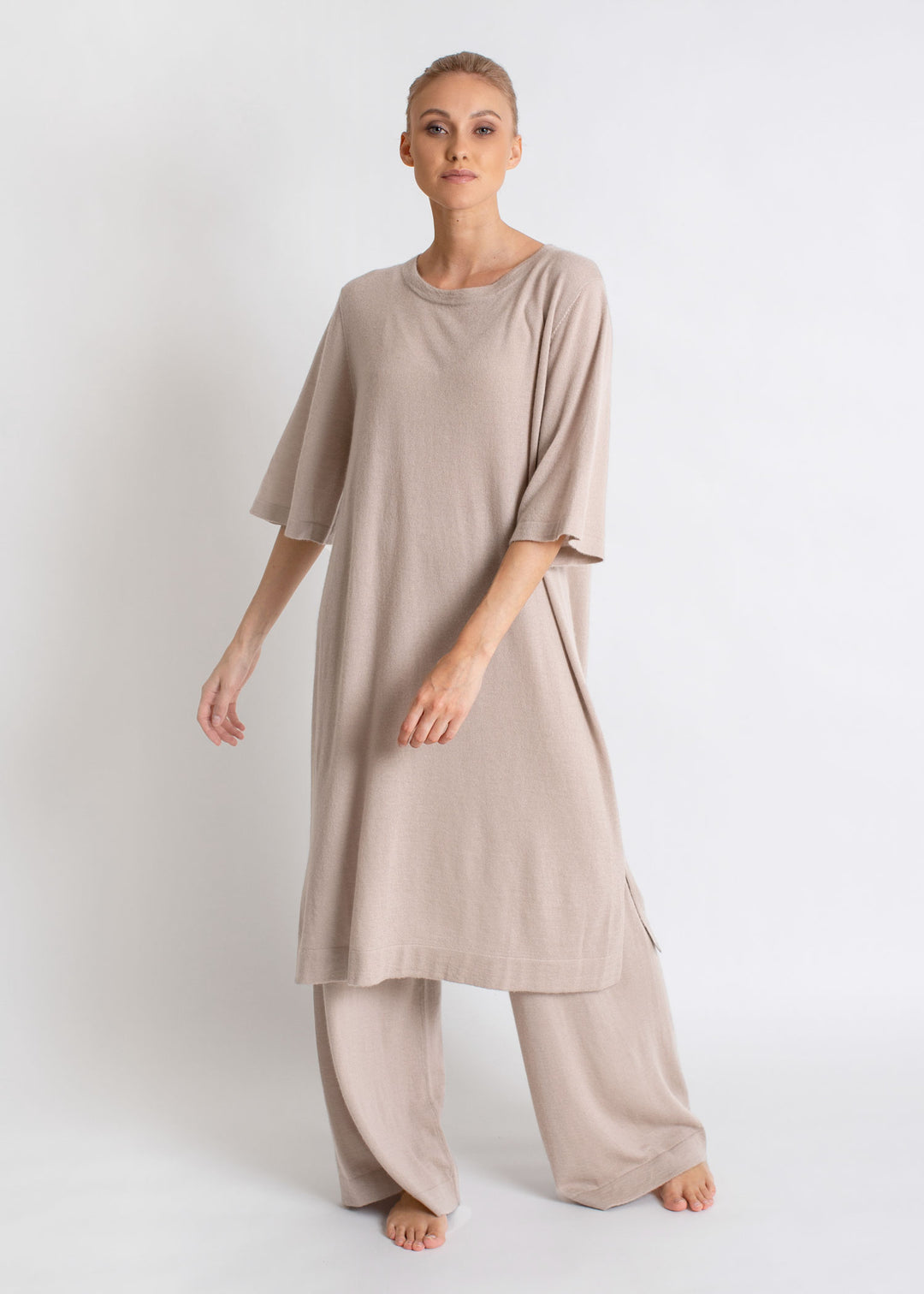 Air Tunic in 100% pure cashmere. Scandinavian design by Kashmina. Color: feather