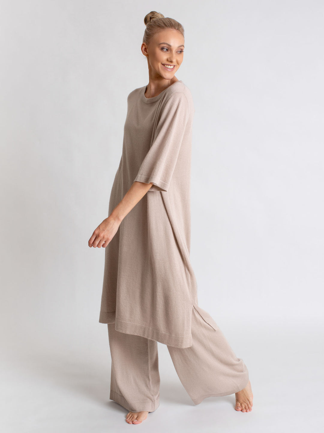 Air Tunic in 100% pure cashmere. Scandinavian design by Kashmina. Color: feather