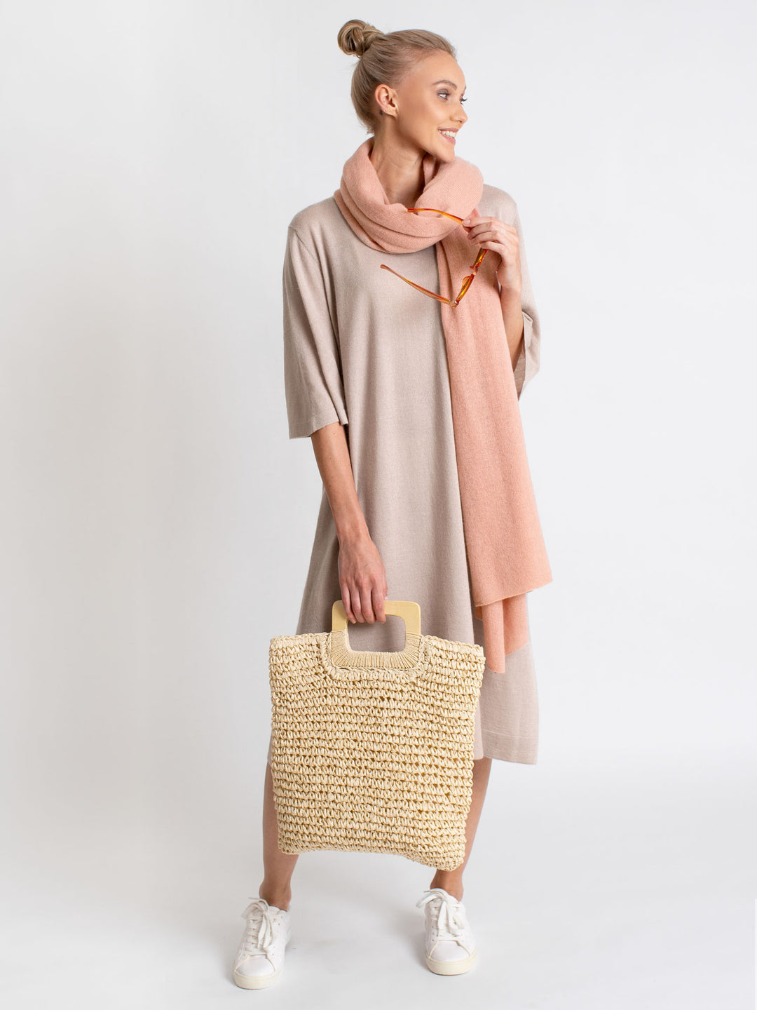 Cashmere scarf "Flow" 100% cashmere from Kashmina, peachy pink Rediger alternativ tekst