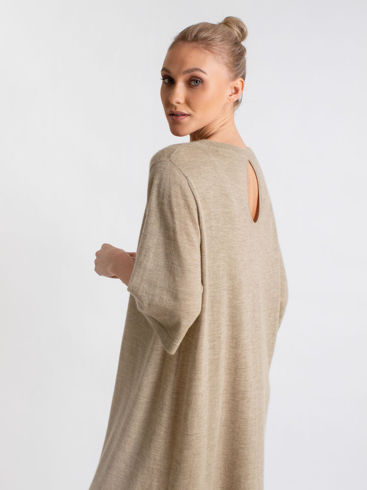 Air Tunic in 100% pure cashmere. Scandinavian design by Kashmina. Color: taupe.