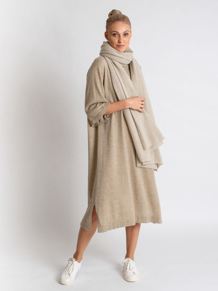 Air Tunic in 100% pure cashmere. Scandinavian design by Kashmina. Color: taupe.