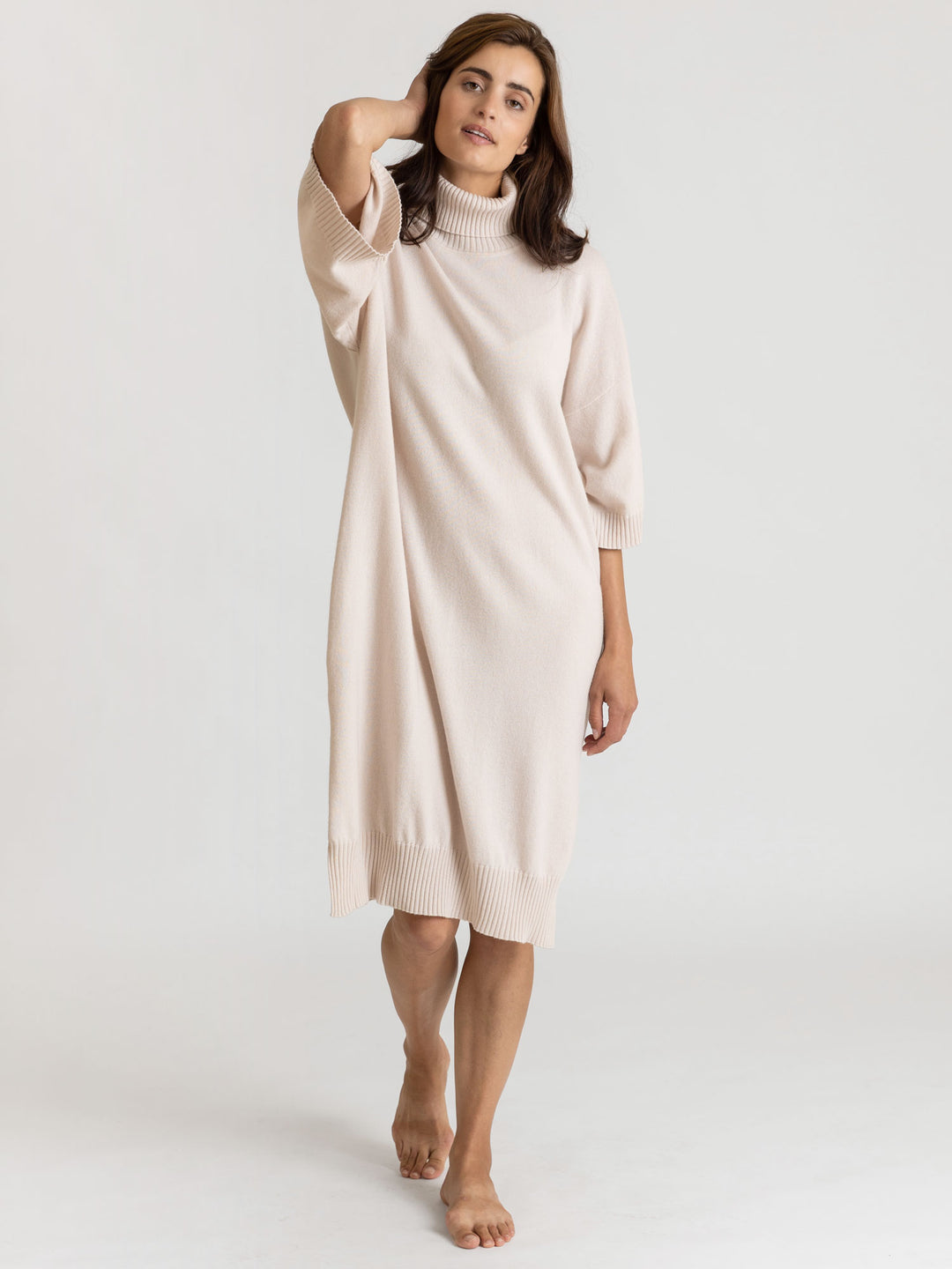 Cashmere dress "Breeze" in  100% cashmere. Scandinavian design by Kashmina. Color: Pearl.