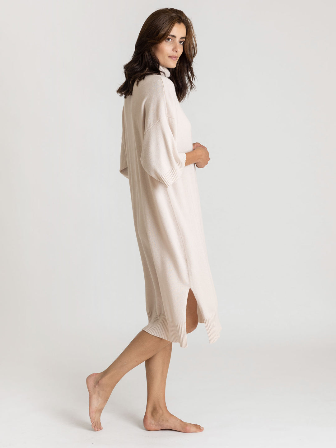 Cashmere dress "Breeze" in  100% cashmere. Scandinavian design by Kashmina. Color: Pearl.