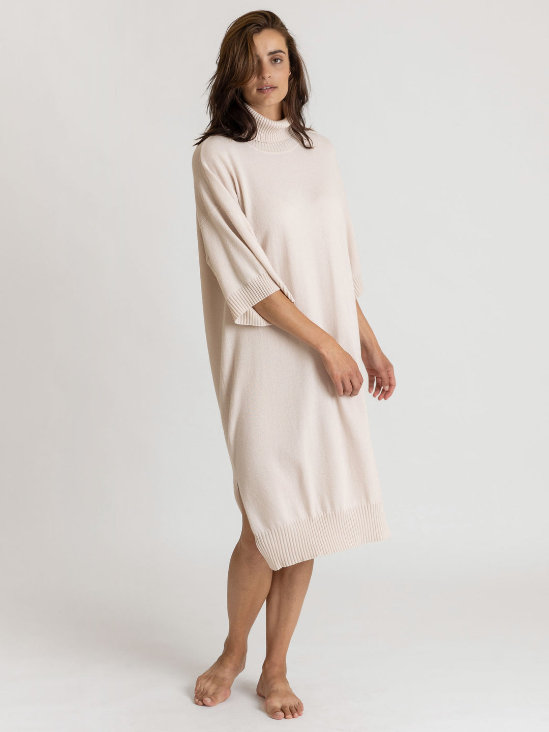 Cashmere dress "Breeze" in  100% cashmere. Scandinavian design by Kashmina. Color: Pearl.