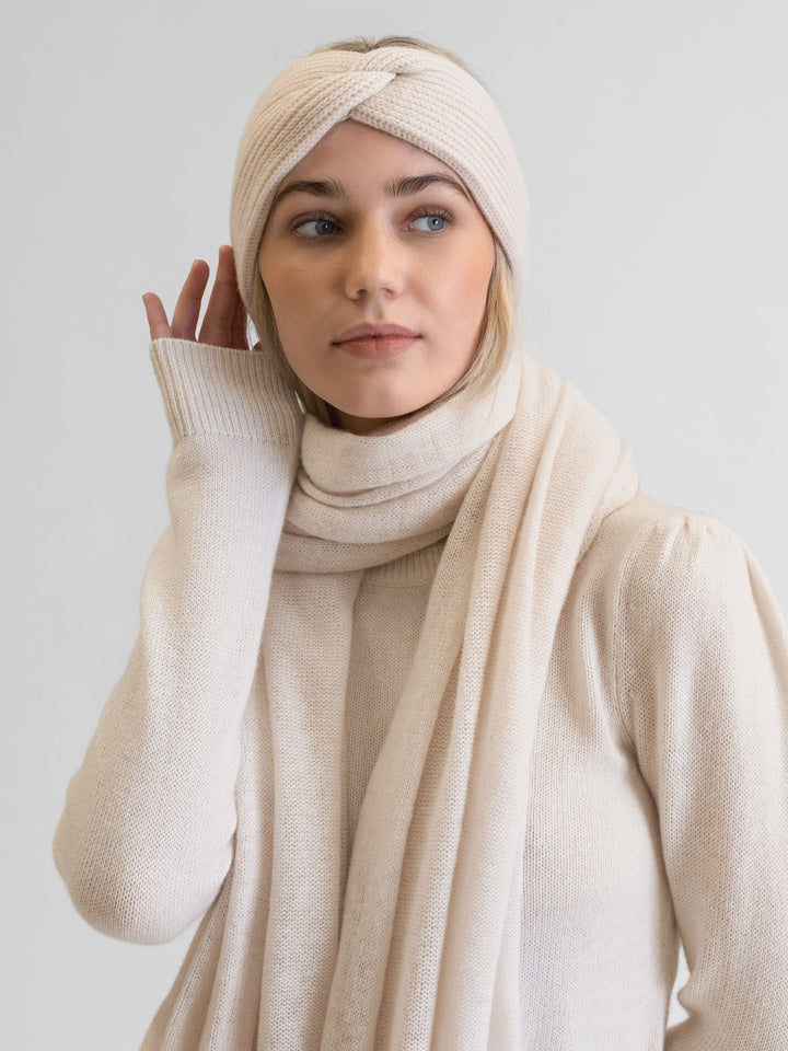 Pearl colored cashmere head band Freya. 100% cashmere. Scandinavian design from Kashmina