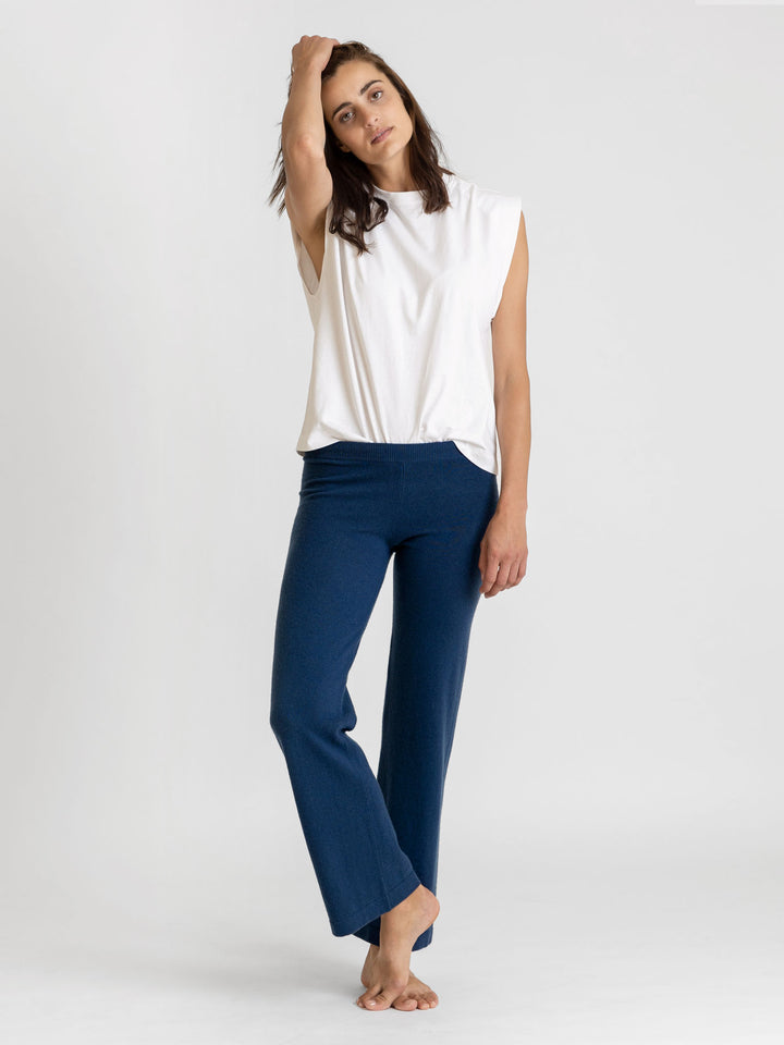 Cashmere pants "classic pants"  in 100% pure cashmere. Color: Mountain Blue. Scandinavian design by Kashmina.