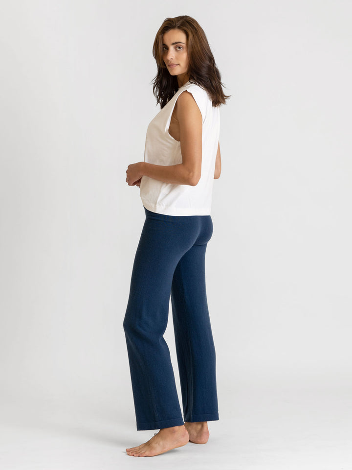 Cashmere pants "classic pants"  in 100% pure cashmere. Color: Mountain Blue. Scandinavian design by Kashmina.