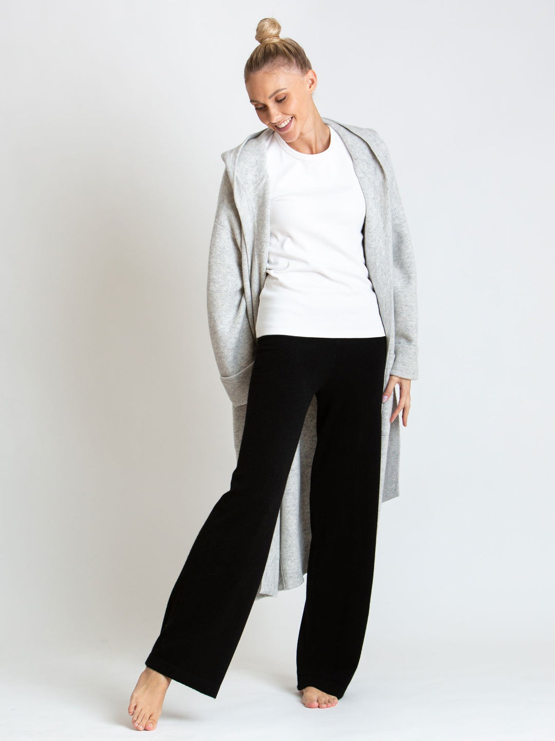 Cashmere wool pants "Classic Pants" in 100% cashmere wool. Color: Black. Scandinavian design by Kashmina.