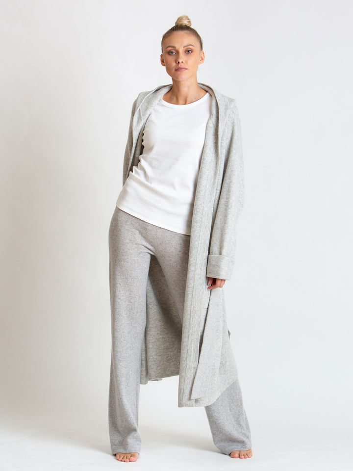 Kashmina "Classic" pants in 100% pure cashmere. Color: light grey. Scandinavian design by Kashmina. 