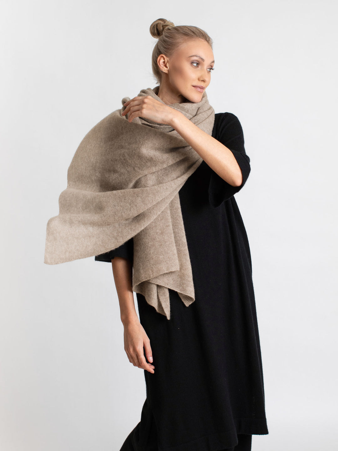 Cashmere scarf "Flow" 100% cashmere from Kashmina, toast