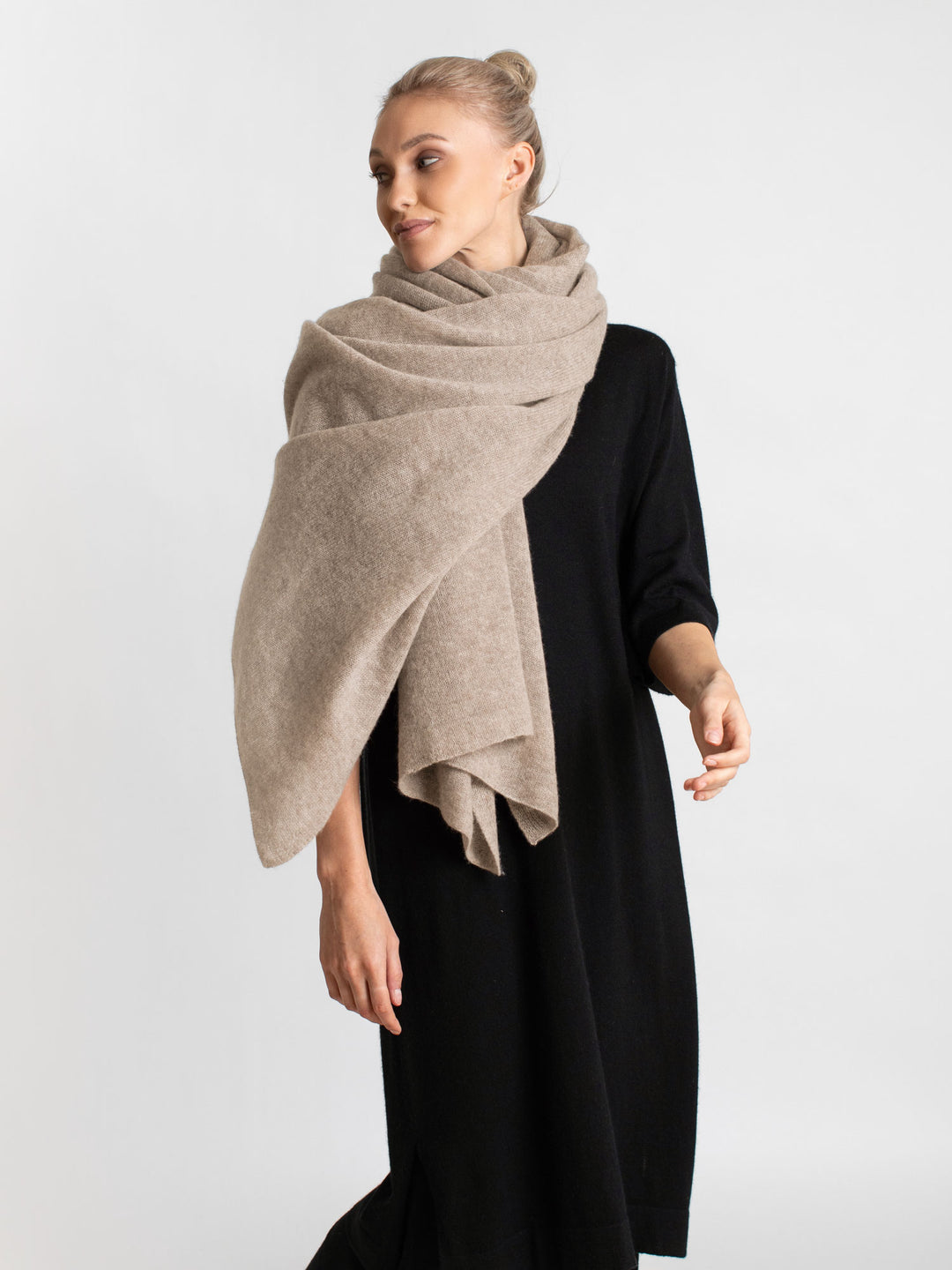 Cashmere scarf "Flow" 100% cashmere from Kashmina, toast