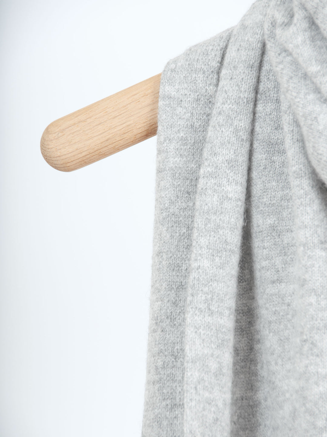 Cashmere scarf "Signature" grey, in 100% cashmere from Kashmina