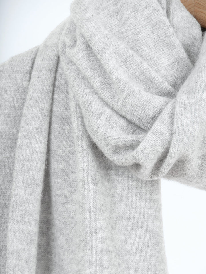 Cashmere scarf "Signature" grey, in 100% cashmere from Kashmina