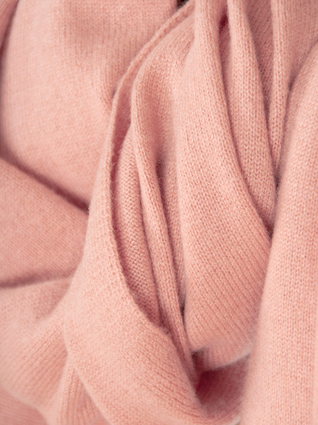 Cashmere scarf "Signature" in 100% cashmere. Color: Peachy pink. Scandinavian design by Kashmina