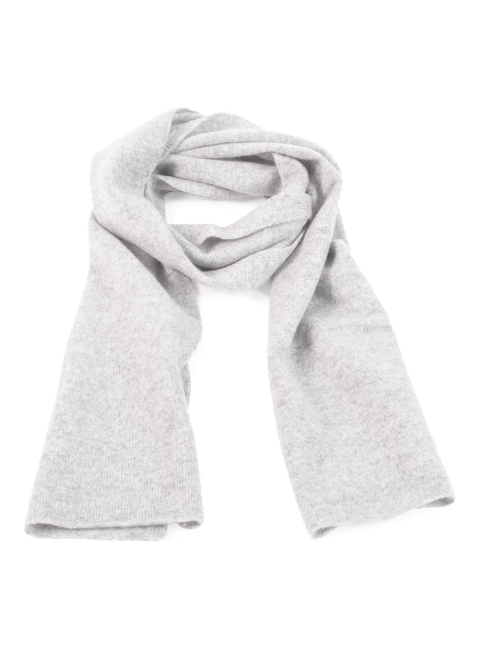 Small cashmere scarf "Softy" in 100% pure cashmere. Scandinavian design by Kashmina. Color: Light Grey