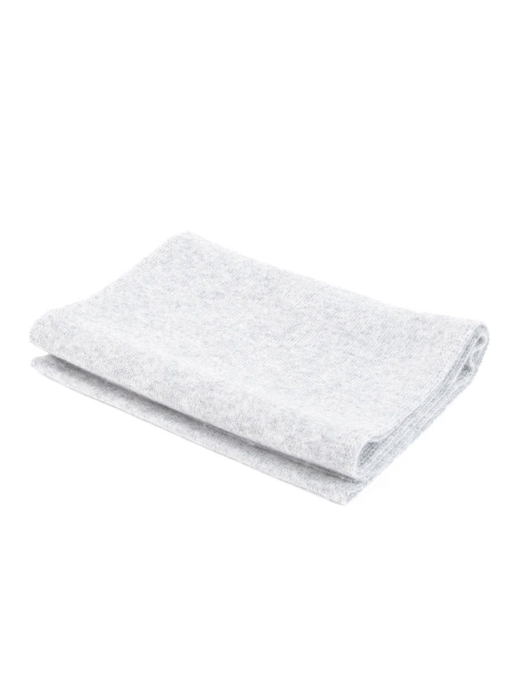 Small cashmere scarf "Softy" in 100% pure cashmere. Scandinavian design by Kashmina. Color: Light Grey