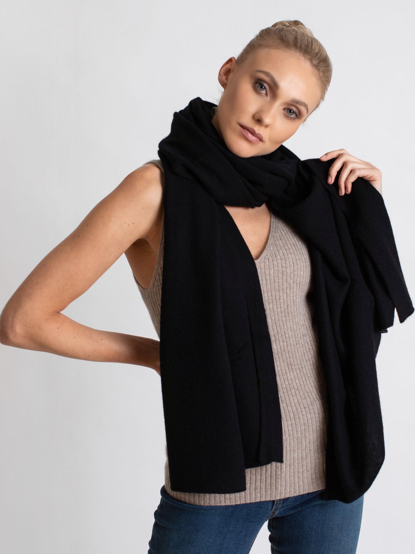 Black cashmere scarves women's hotsell