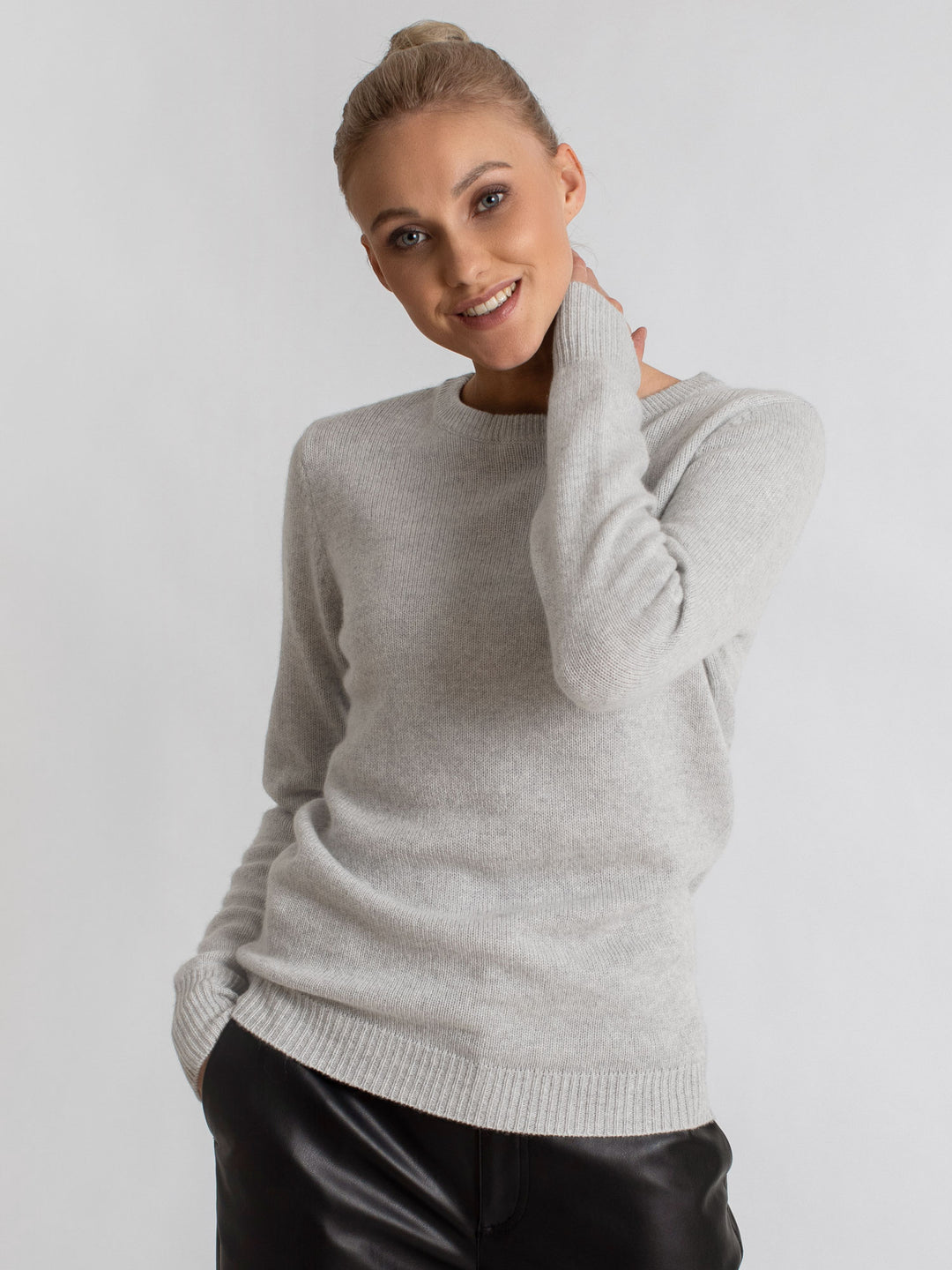 cashmere sweater light grey luxury kashmina norwegian design sustainable fashion