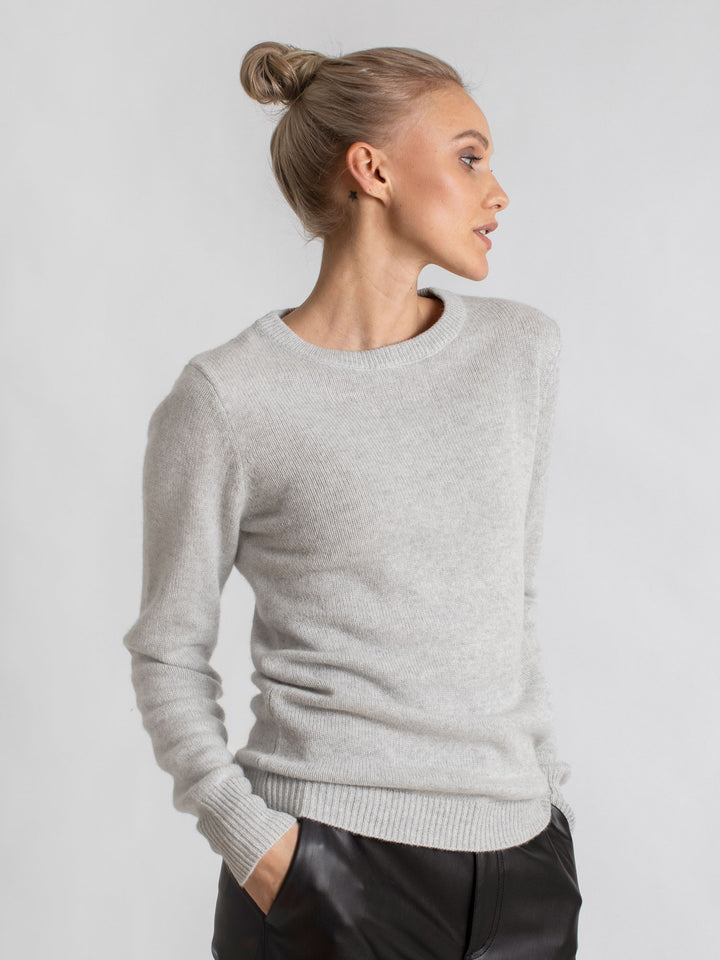 cashmere sweater light grey luxury kashmina norwegian design sustainable fashion