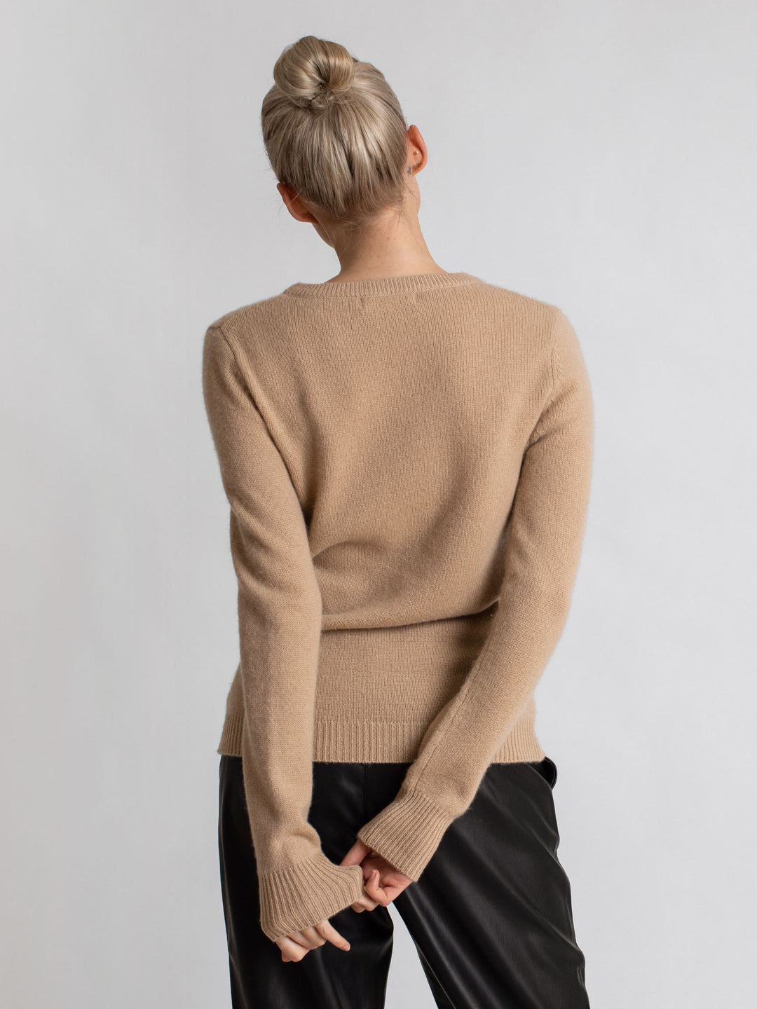 cashmere sweater sand beige luxury kashmina norwegian design sustainable fashion